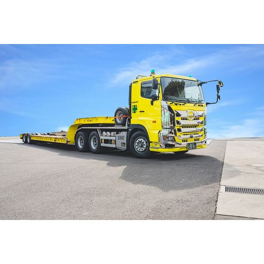 重機の運搬に必要な車両をバリエーション豊かに取り揃え活動しています